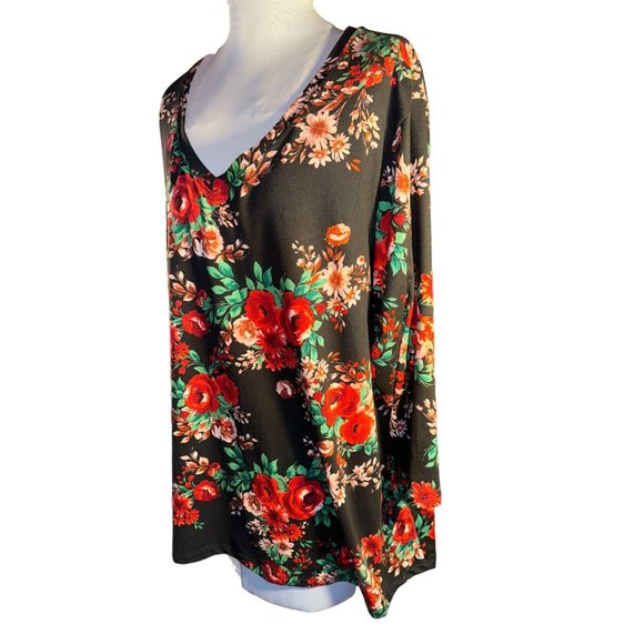 Pioneer Woman Black Tunic with Red Floral Design Women Size Medium - Picture 3 of 10